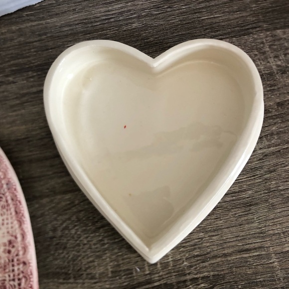 Handmade Heart-Shaped Box with Lace Design - Picture 4 of 12
